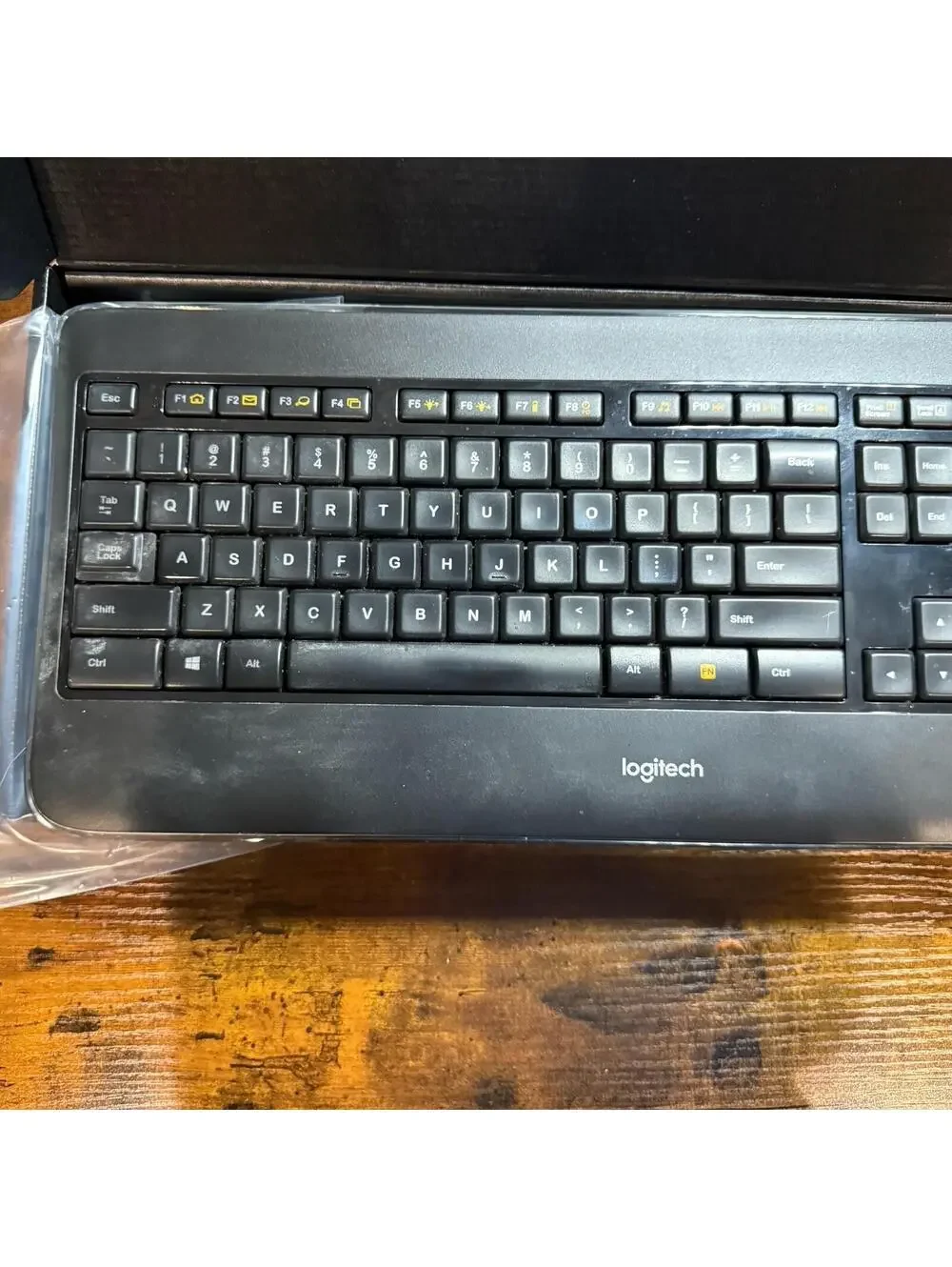 Logitech K800 Illuminated Wireless Keyboard w/ dongle, cable, box - Excellent